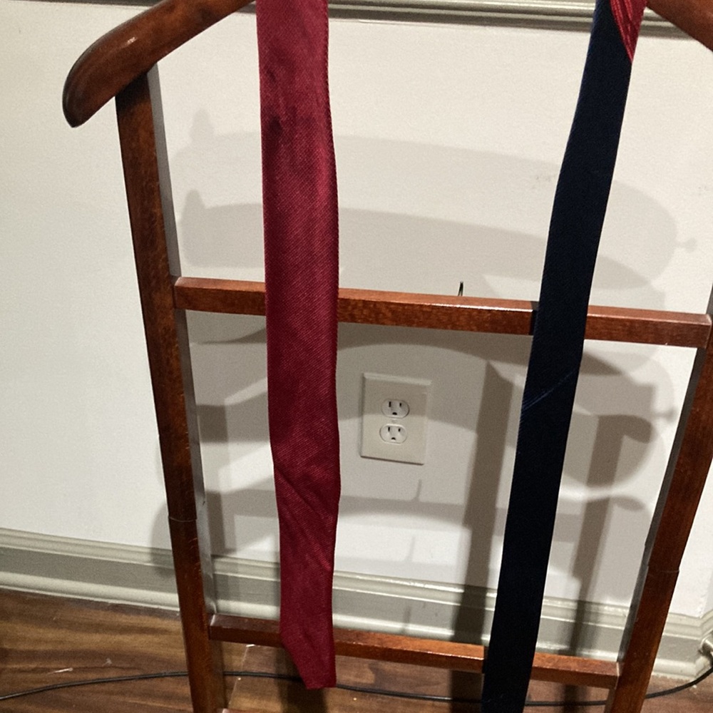 Men slim Roundtree/Yorke red tie all silk 2” wide. I purchased this @ Dillards